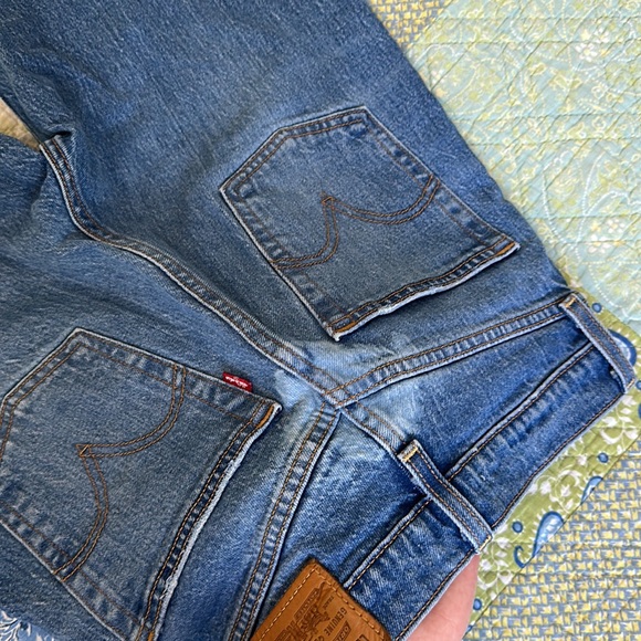 Levi’s Ribcage Medium Dark Wash Straight Leg Jeans - Picture 3 of 5